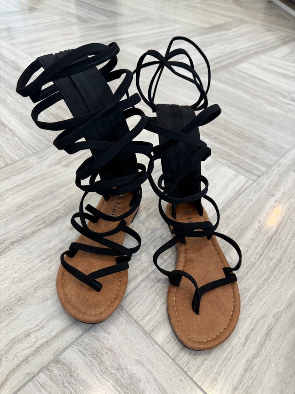 Girls Black Strappy Gladiator Sandals Size 13
Brand: Link